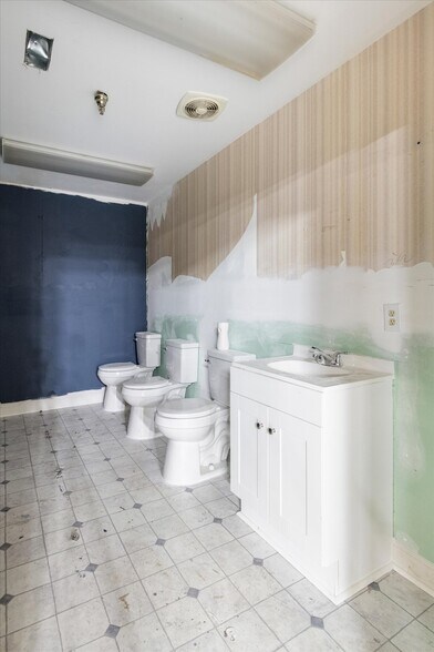 More Photos Of 1811-1813 Old Estill Springs Rd, Tullahoma Warehouse For Lease