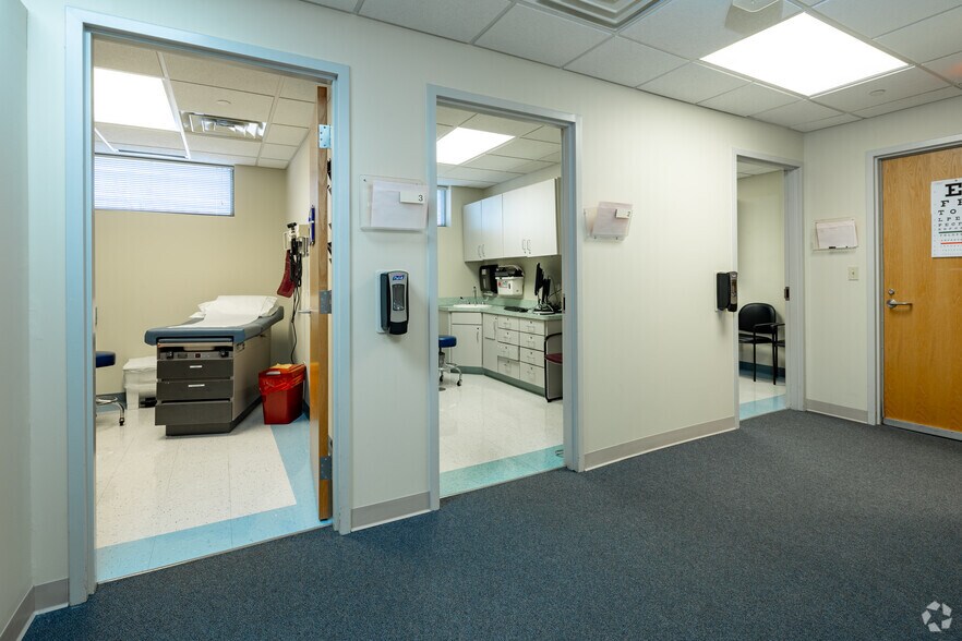 More Photos Of 18636 Dixie Hwy, Homewood Medical For Lease