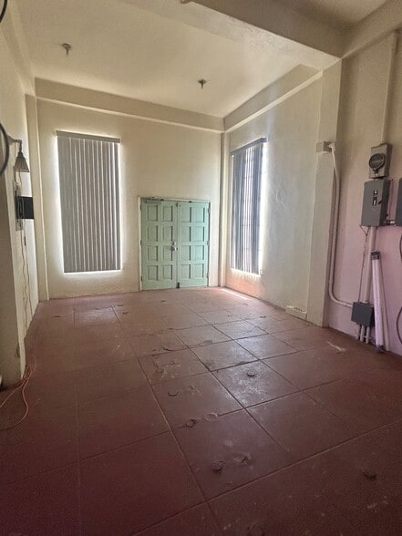 More Photos Of 138 S 8th St, Brawley Storefront Retail Office For Sale