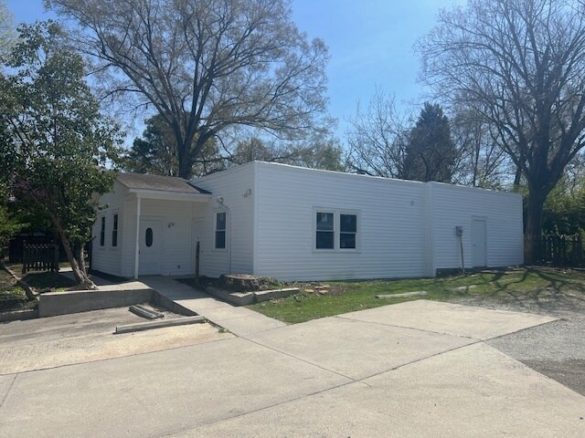 More Photos Of 1005 W Market St, Greensboro Office For Lease