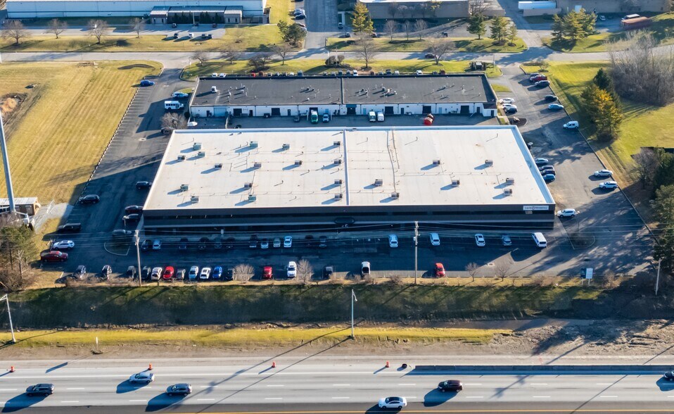 More Photos Of 6954-6958 Americana Pky, Columbus Showroom For Lease