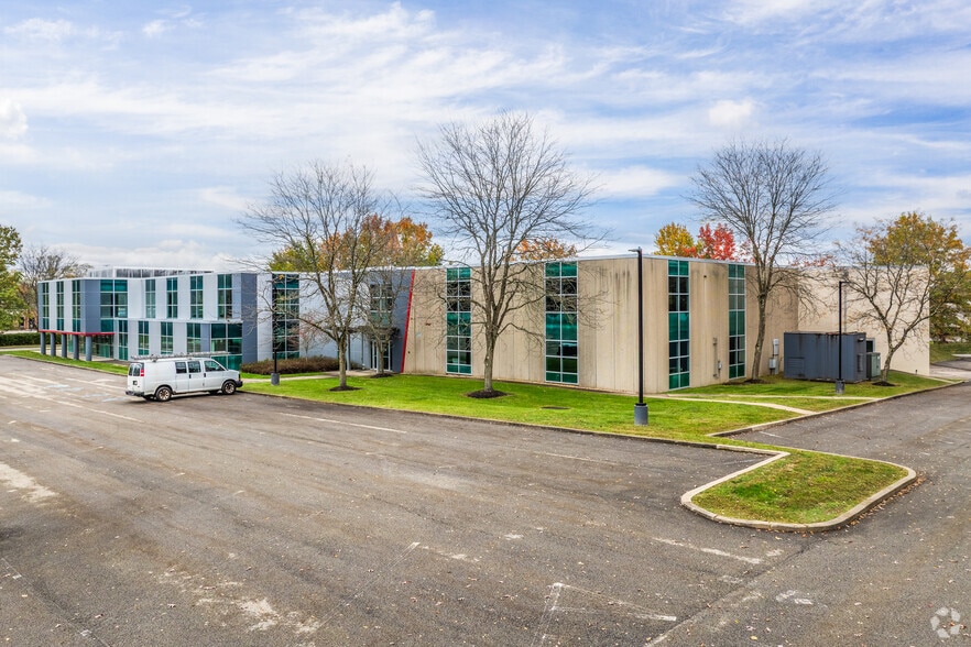 More Photos Of 173 Industry Dr, Pittsburgh Showroom For Sale