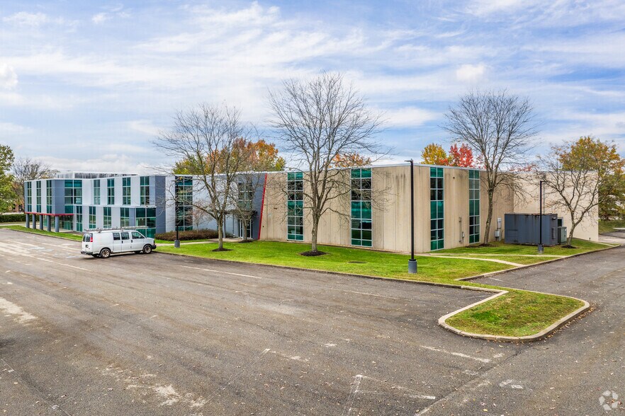 More Photos Of 173 Industry Dr, Pittsburgh Showroom For Lease