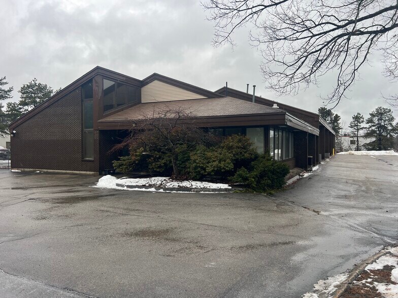 More Photos Of 59 Chennel Dr, Concord Office For Sale