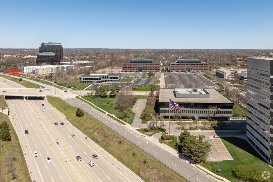 More Photos Of 25900 Northwestern Hwy, Southfield Office For Lease