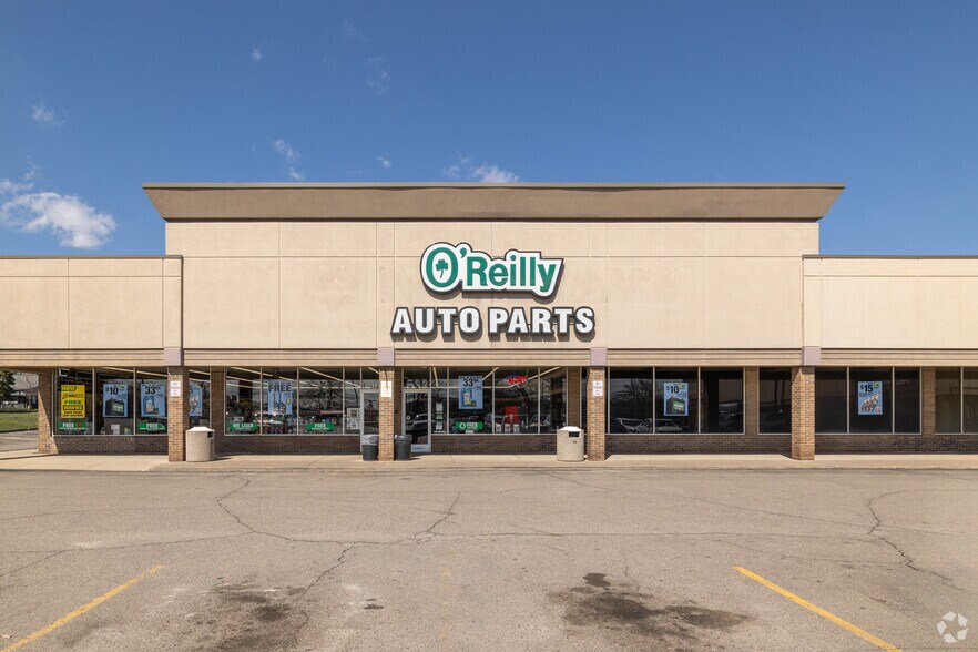 More Photos Of 6006-6144 N Wayne Rd, Westland General Retail For Lease