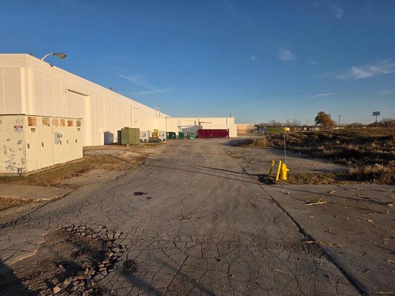 More Photos Of 300 Airport Rd, Ames Warehouse For Sale