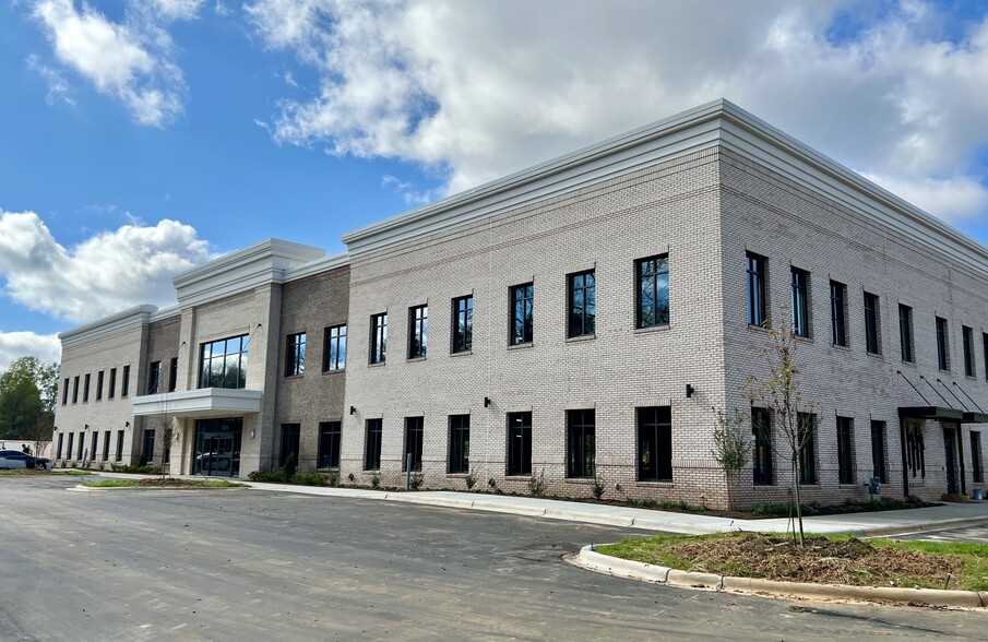 More Photos Of 13515 Steele Creek Rd, Charlotte Medical For Lease