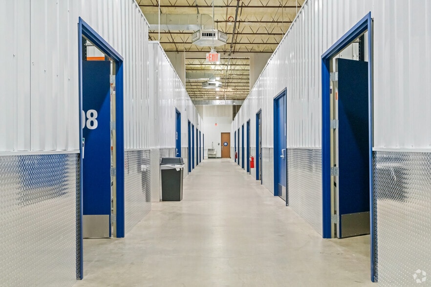 More Photos Of 10795 Hammerly Blvd, Houston Warehouse For Lease