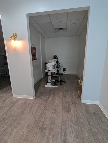 More Photos Of 5706 San Felipe St, Houston General Retail For Lease