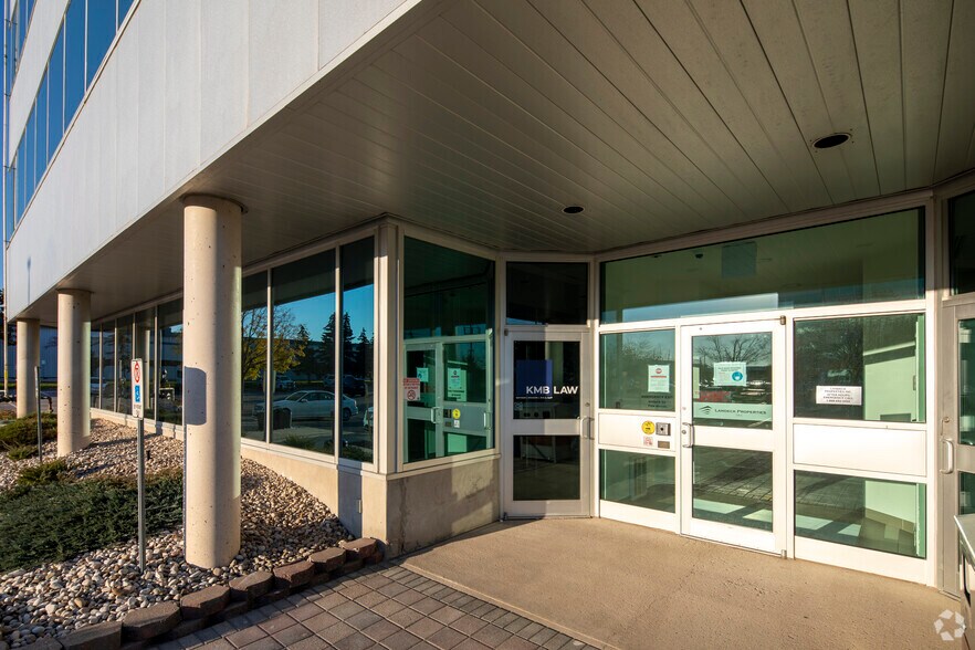 More Photos Of 4145 North Service Rd, Burlington Coworking Space