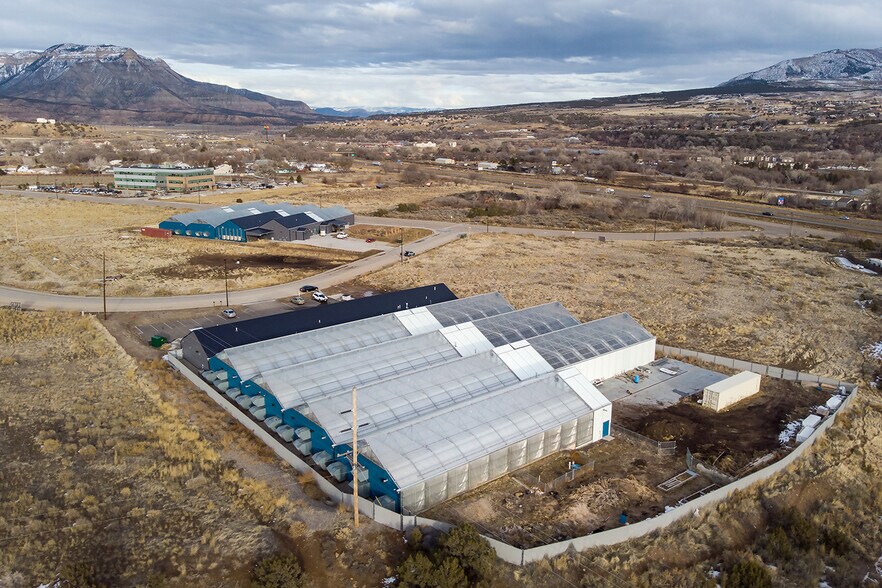 More Photos Of 111 Diamond Loop, Parachute Warehouse For Lease