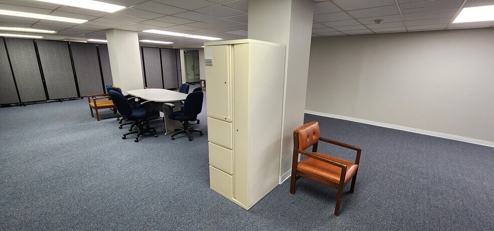 More Photos Of 2144 S Macarthur Blvd, Springfield Office For Lease