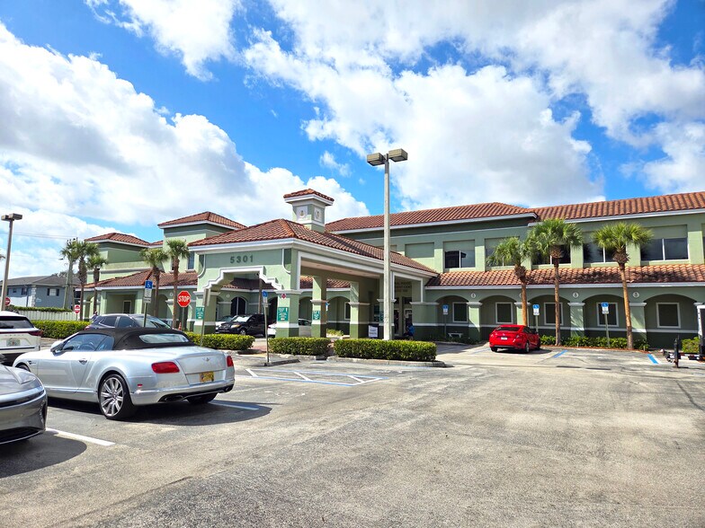 More Photos Of 5301 N Dixie Hwy, Fort Lauderdale Medical For Lease
