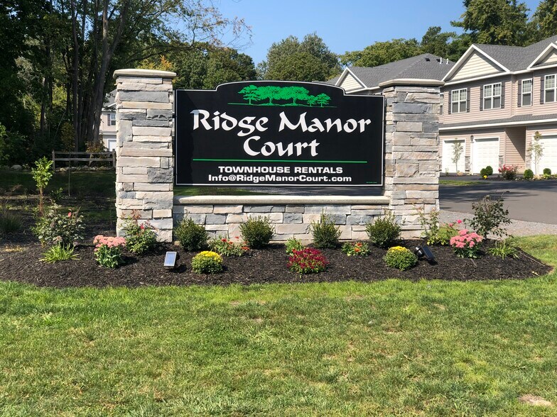 Primary Photo Of Ridge Manor Court, Niskayuna Apartments For Sale