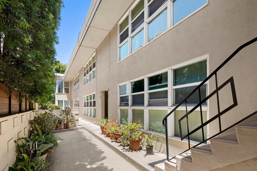 More Photos Of 937 Hilldale Ave, West Hollywood Apartments For Sale