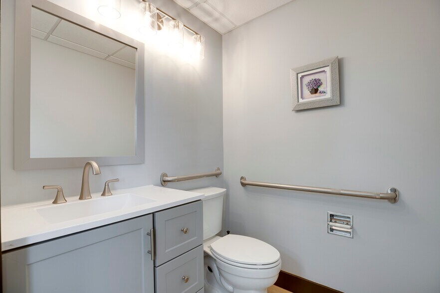 More Photos Of 7008 Little River Tpke, Annandale Medical For Sale