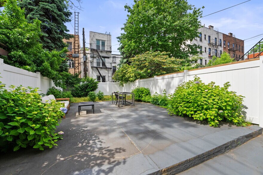 More Photos Of 30 Bergen St, Brooklyn Multifamily For Sale