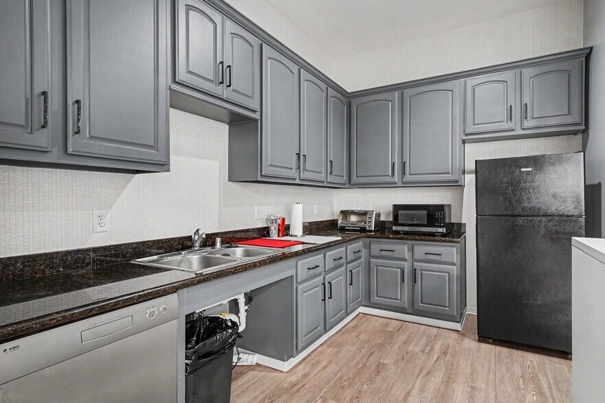 More Photos Of 1810 Snake River Rd, Katy Medical For Sale