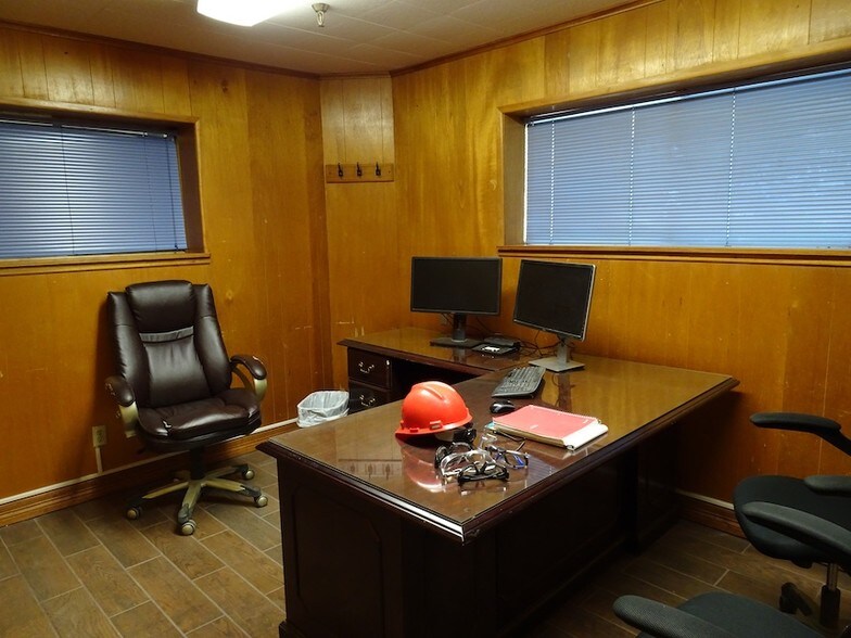 More Photos Of 1409 E Highway 350, Big Spring Industrial For Sale