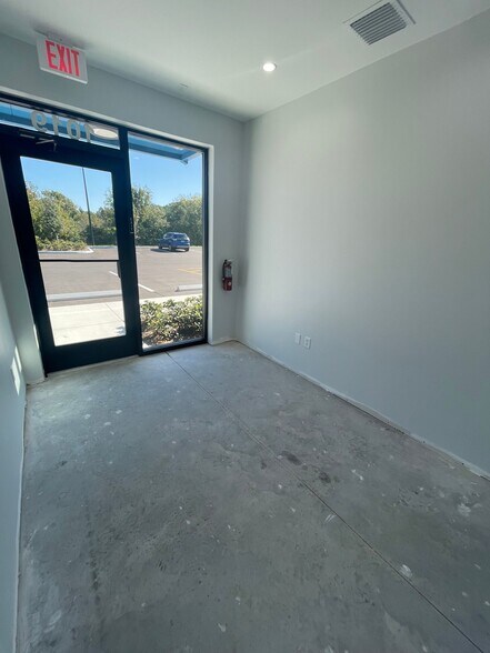 More Photos Of 1725 Kennedy Pt, Oviedo Industrial For Lease