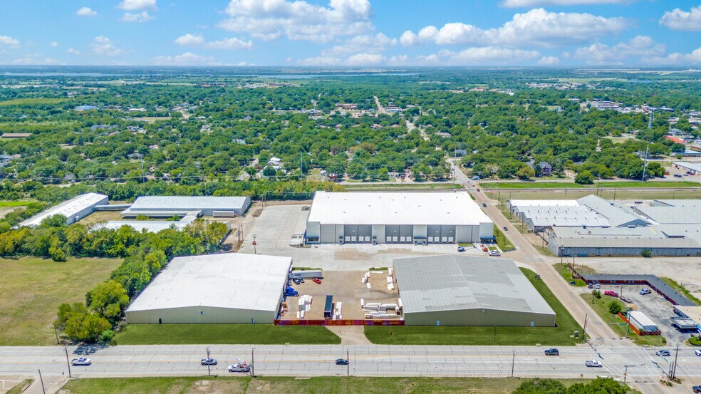 More Photos Of 111 E Lampasas St, Ennis Warehouse For Lease