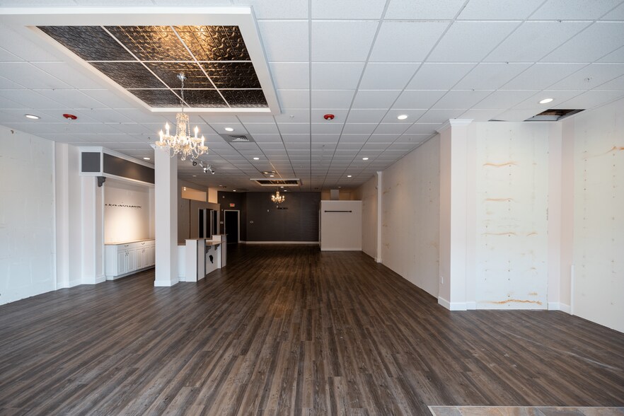 More Photos Of 627 S Wright St, Champaign General Retail For Lease