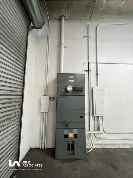 More Photos Of 16220-16228 Gundry Ave, Paramount Warehouse For Lease