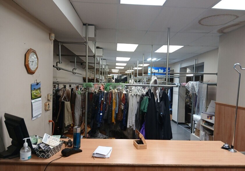 More Photos Of 246 Ottawa St N, Hamilton Storefront Retail Residential For Sale