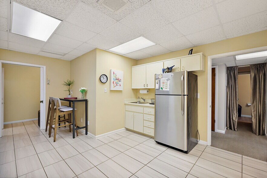 More Photos Of 609 W Montrose St, Clermont Office For Sale
