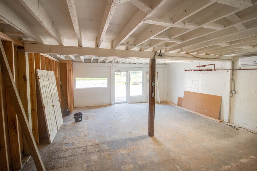 More Photos Of 406 W Carpenter St, Jerseyville Flex For Sale