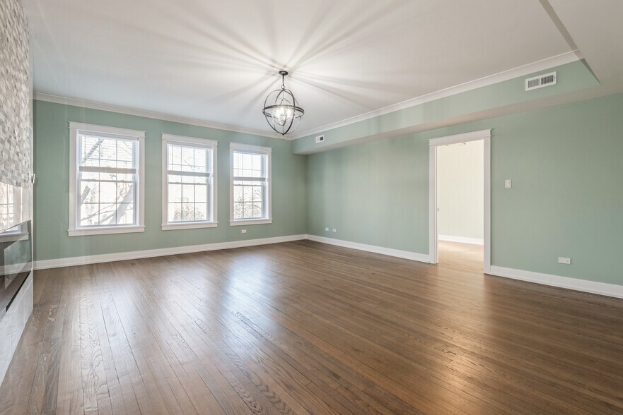 More Photos Of 1535 W Estes Ave, Chicago Multifamily For Sale