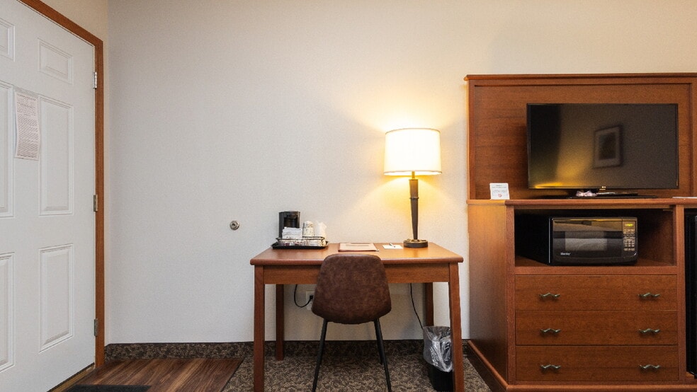 More Photos Of 102 Glenhaven Dr, Battle Lake Hospitality For Sale