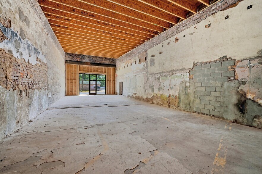 More Photos Of 613 S Armstrong Ave, Denison Warehouse For Sale