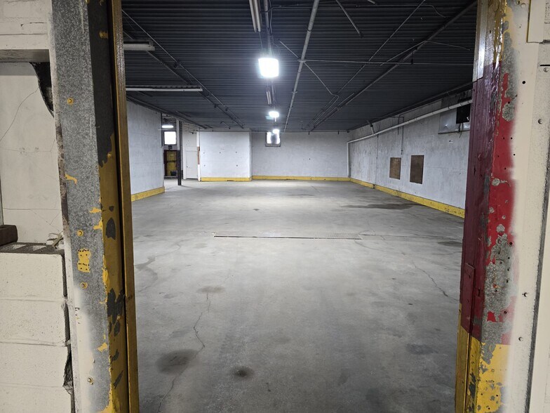 More Photos Of 15500 Woodrow Wilson St, Detroit Industrial For Lease