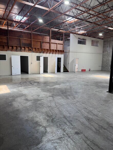 More Photos Of 1003 Arguello St, Redwood City Manufacturing For Lease
