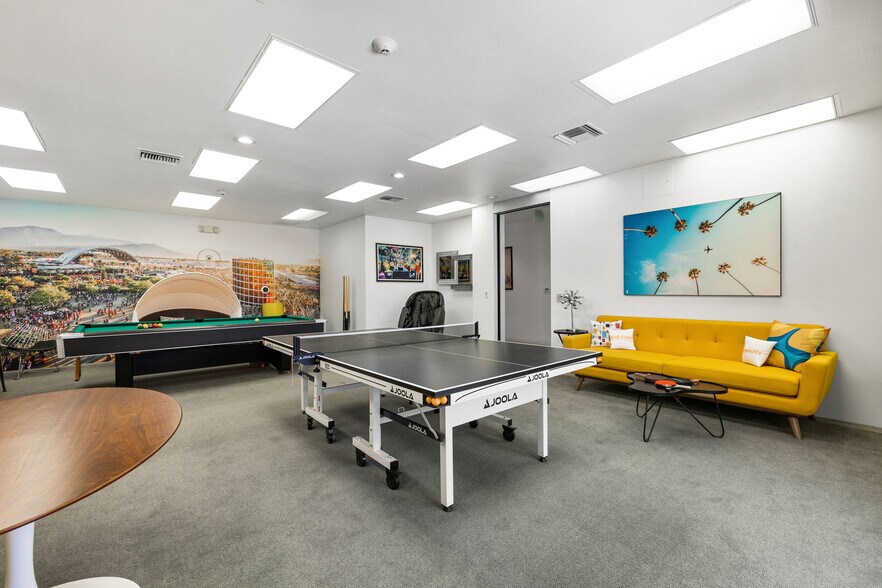 More Photos Of 74399 Hwy 111, Palm Desert Office For Sale