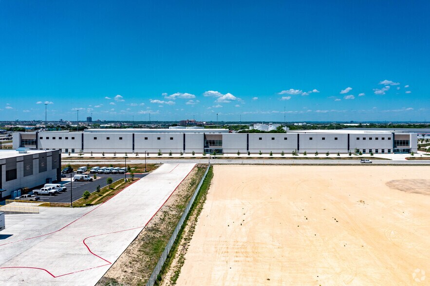 More Photos Of 1727 Cornerway Blvd, San Antonio Unknown For Lease