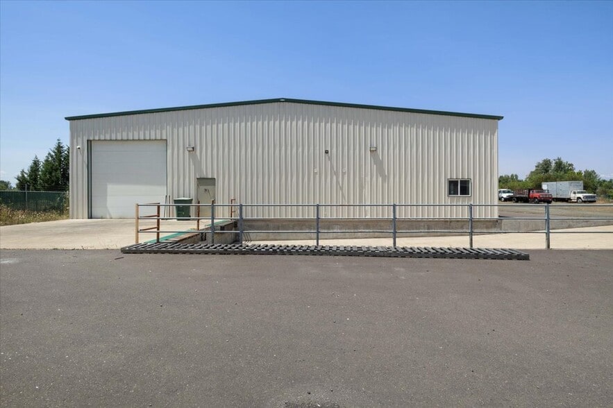 More Photos Of 600 Goldfish Farm Rd SE, Albany Warehouse For Lease