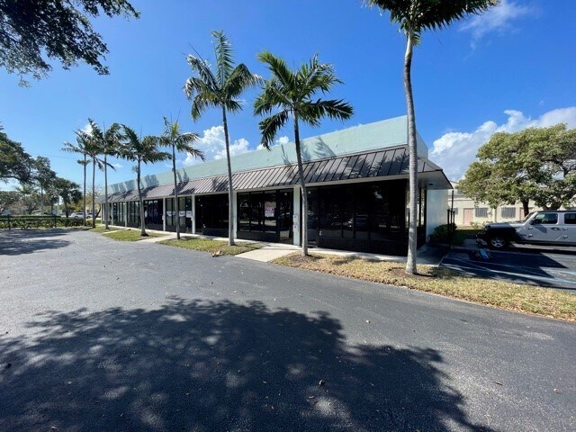 Primary Photo Of 81 NE 3rd Ave, Deerfield Beach Medical For Lease