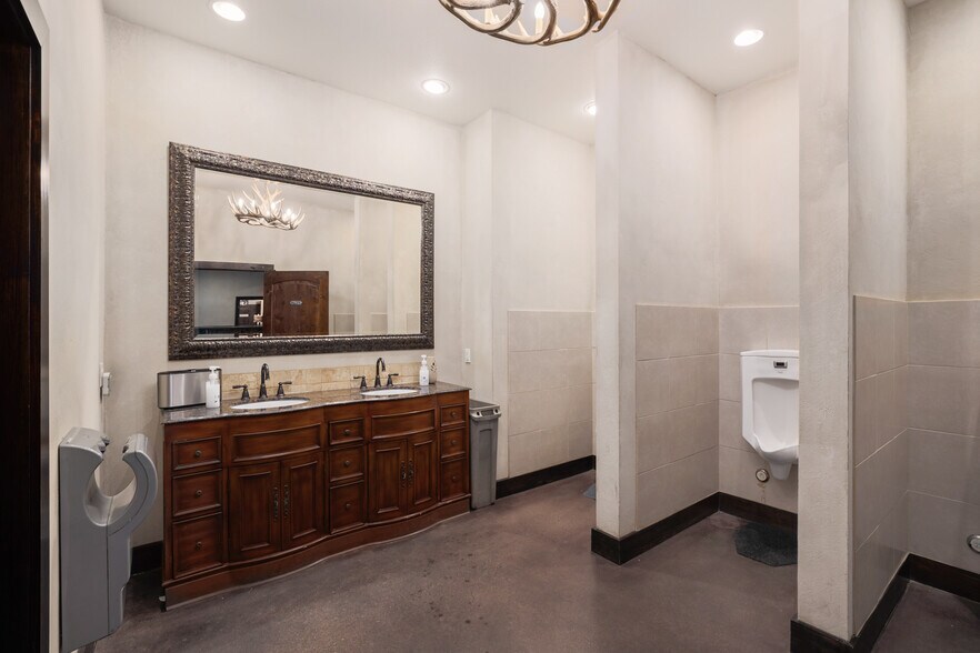 More Photos Of 2550 Bell Springs Rd, Dripping Springs Lodge Meeting Hall For Sale