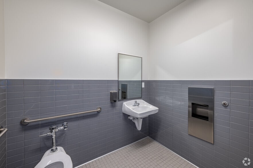 More Photos Of 19472 Cajon Blvd, San Bernardino Distribution For Lease