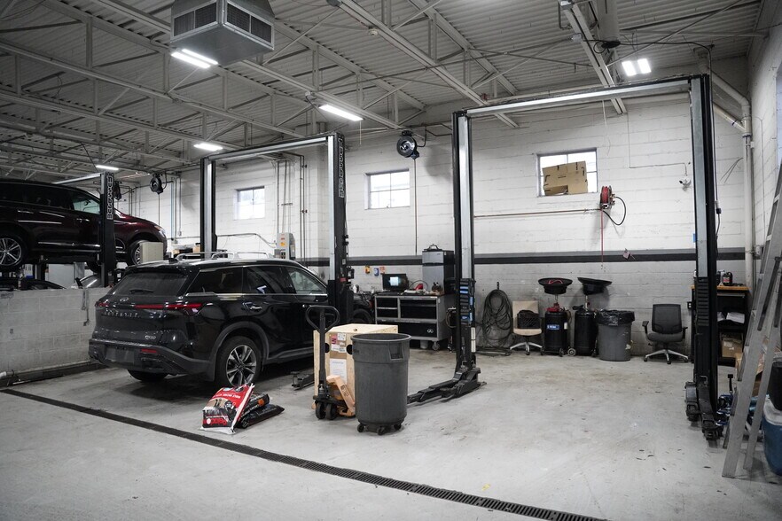 More Photos Of 60 Rockwood Pl, Englewood Auto Dealership For Lease