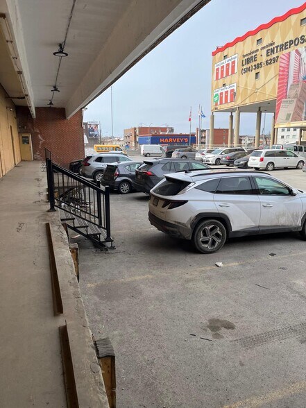 More Photos Of 310 Boul Crémazie O, Montréal Industrial For Sale