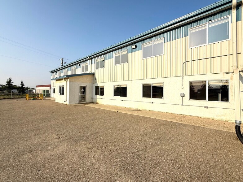 More Photos Of 8 Van Der Horn Way, Red Deer County Truck Terminal For Sale