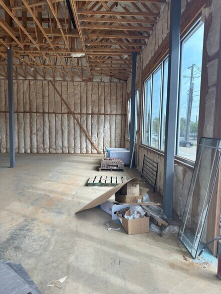 More Photos Of 525 W Erwin St, Tyler Restaurant For Lease