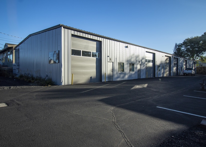 More Photos Of 1420 NE 1st St, Bend Warehouse For Lease