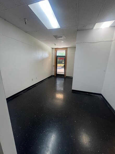 More Photos Of 6100-6130 SE King Rd, Portland Unknown For Lease