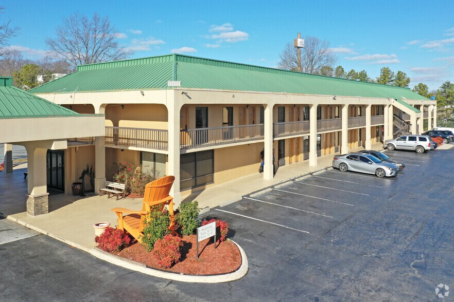 More Photos Of 2004 Veasley St, Greensboro Hotel For Sale