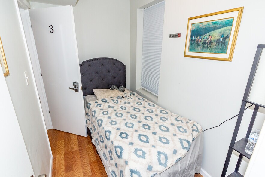 More Photos Of 1736 W North Ave, Baltimore Restaurant For Sale